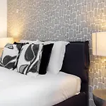 Whome Oasis Extravaganza: Lisbon's Supreme Retreat