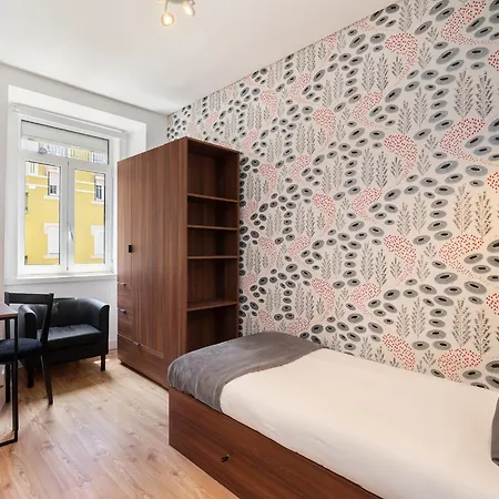 Whome Oasis Extravaganza: Lisbon's Supreme Retreat * ליסבון