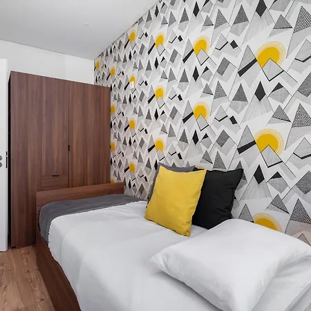 Whome Oasis Extravaganza: Lisbon's Supreme Retreat Lissabon